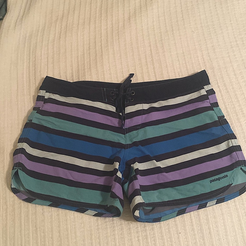 Patagonia Shorts  Woman's Wavefarer® Boardshorts - 5"" Size 8 gently used